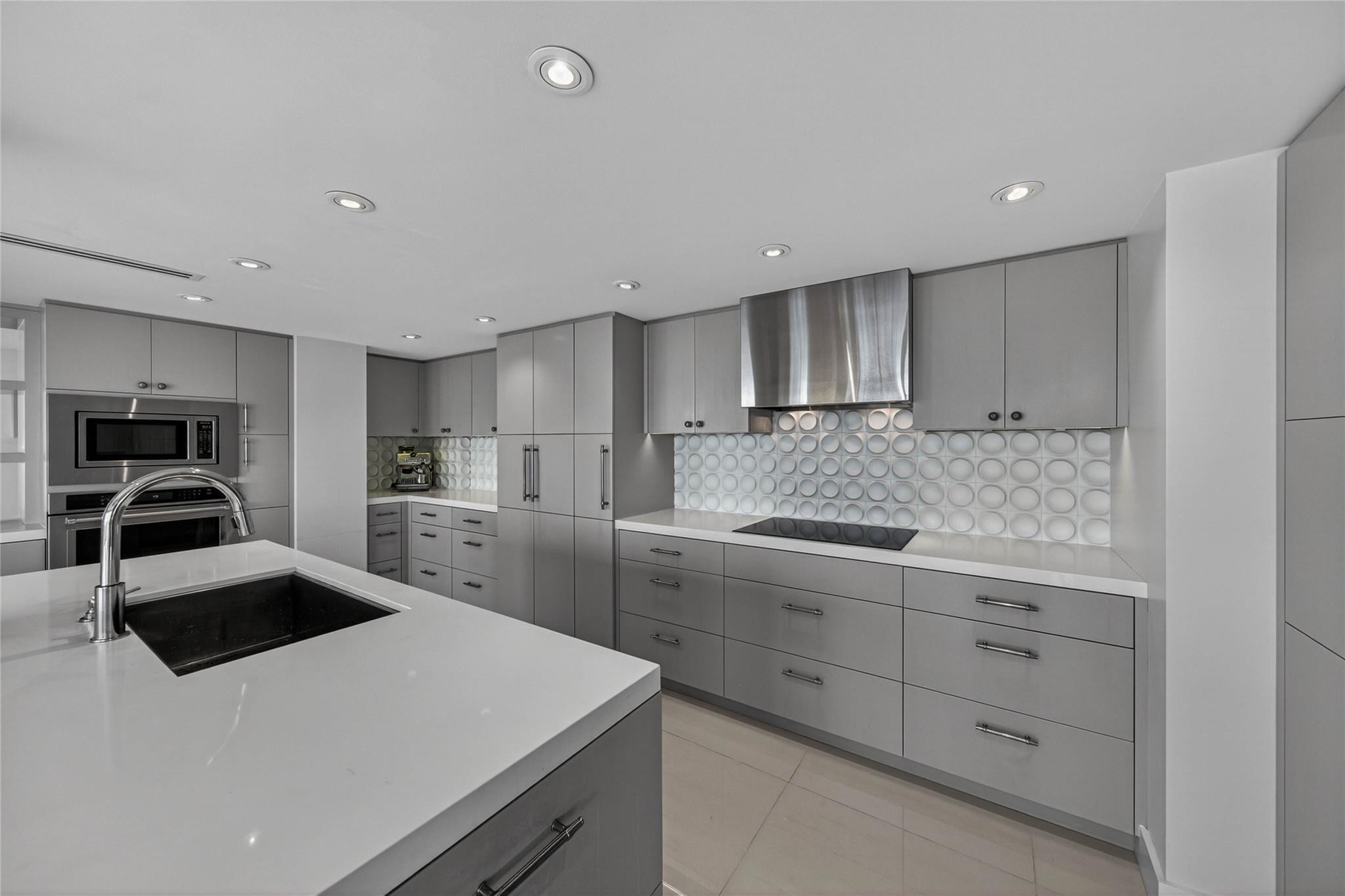 Point of Americas II - Residential