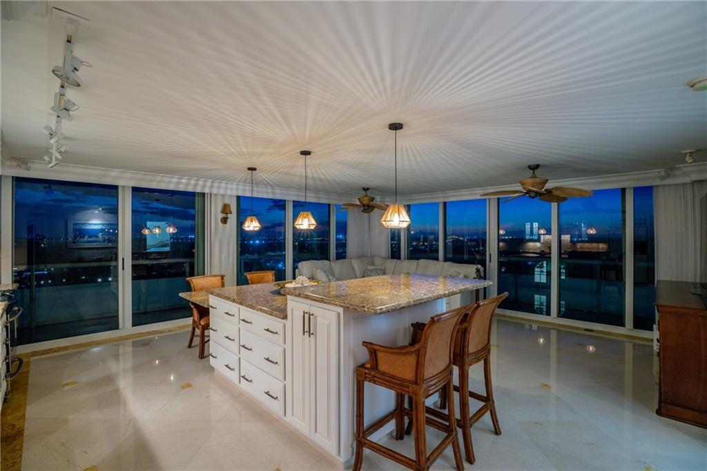 3554 Ocean Drive Ph1s, Vero Beach, FL, 32963/$1,075,000 4 3554 Ocean Drive Ph1s