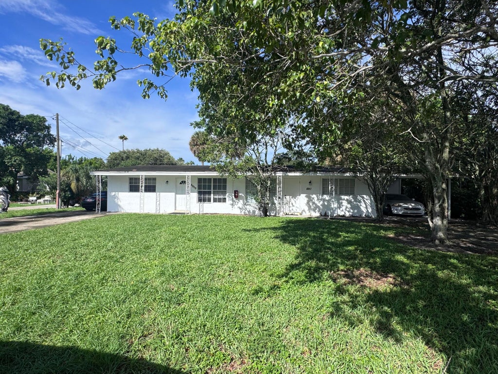 Photo of 8911 Sunset Drive, Palm Beach Gardens, FL 33410 (MLS # B26078568)
