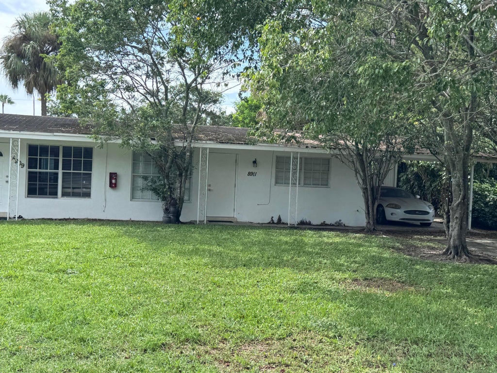 Photo of 8911 Sunset Drive, Palm Beach Gardens, FL 33410 (MLS # B26078568)