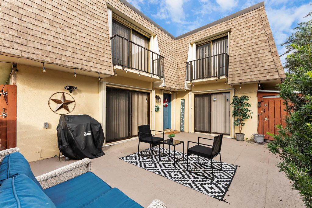 Photo of 2949 SW 22nd Avenue #27a, Delray Beach, FL 33445 (MLS # R11144766)