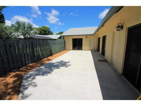 1158 Summit Trail Circle B West Palm Beach FL 33415