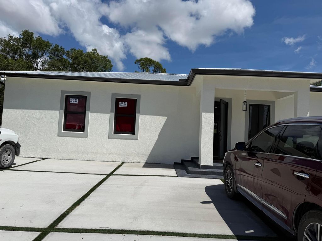 Photo of 1101 Yeehaw Avenue, Clewiston, FL 33440 (MLS # B26011921)
