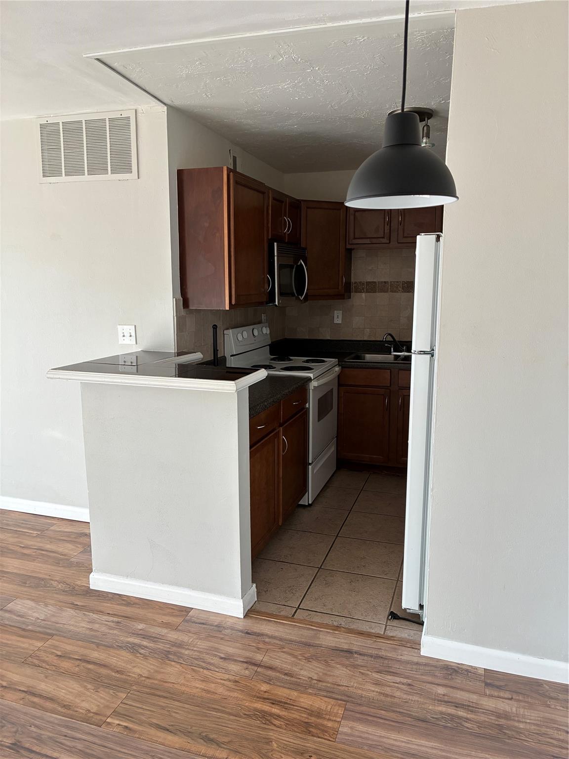 river shores - Residential Lease