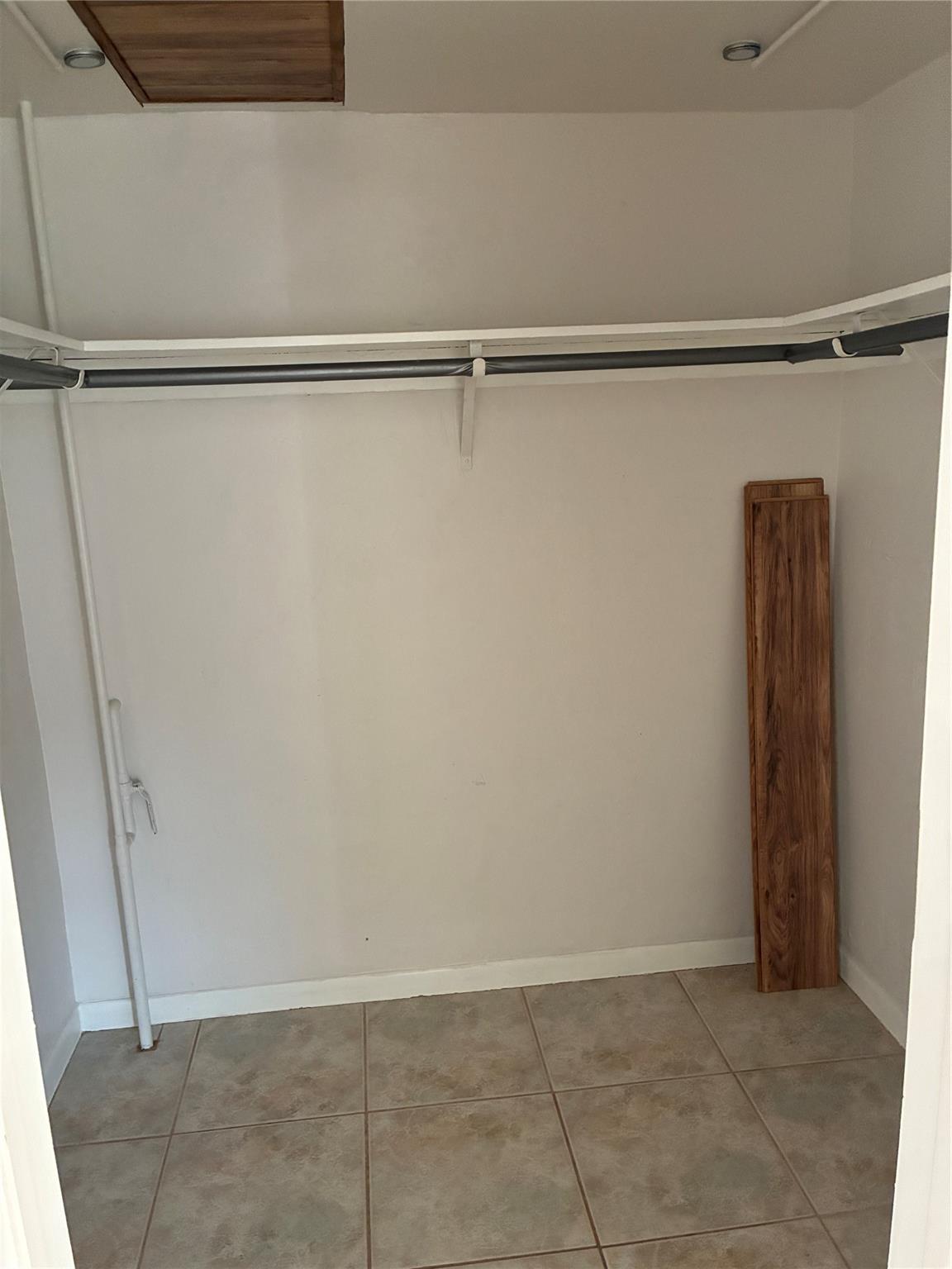 river shores - Residential Lease