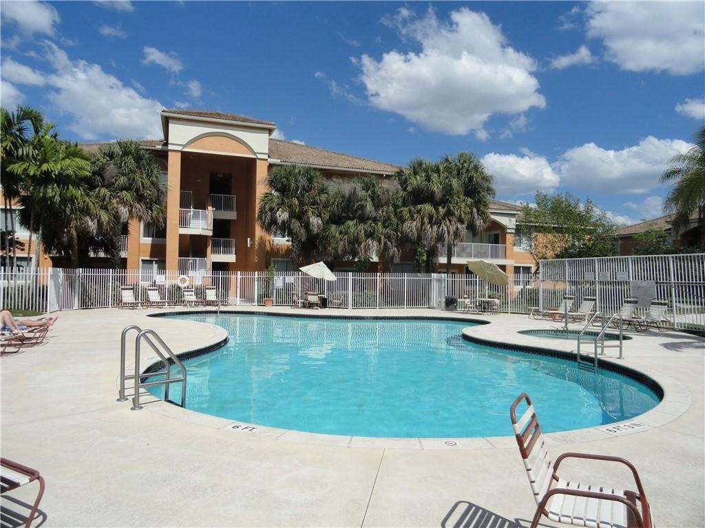 Courtyard at Davie - Residential