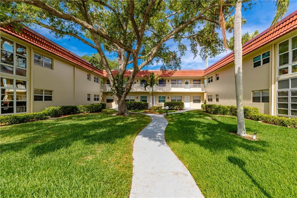 VISTA ROYALE PHASE IV BLDGS 83-111 - Residential