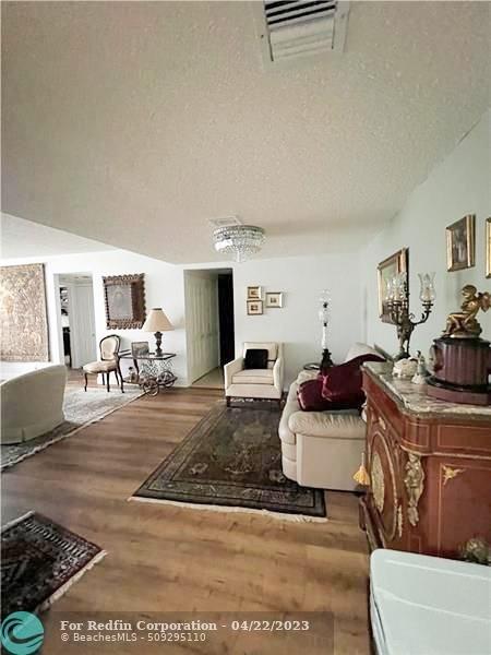 WELLESLEY PARK - Residential
