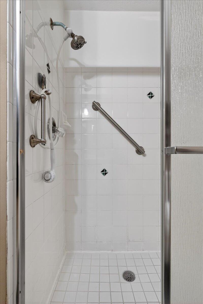 LAKE IN THE WOODS AT VERO - Residential