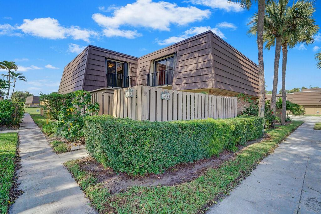 Photo of 624 6th Court, Palm Beach Gardens, FL 33410 (MLS # R10951618)