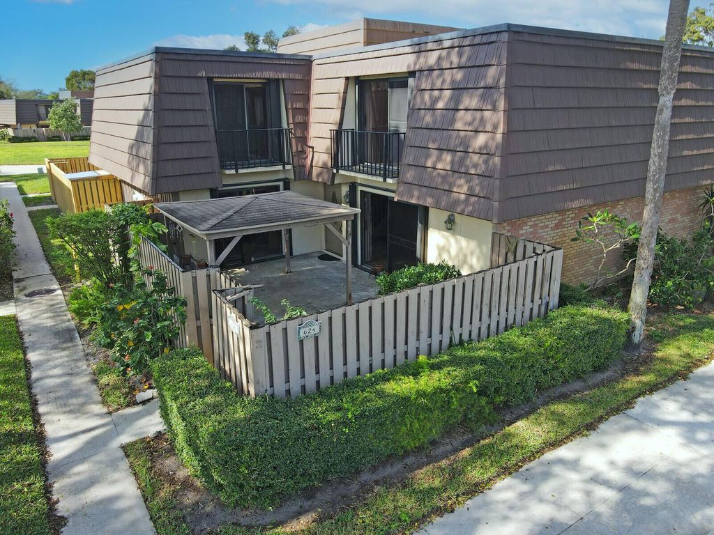 Photo of 624 6th Court, Palm Beach Gardens, FL 33410 (MLS # R10951618)