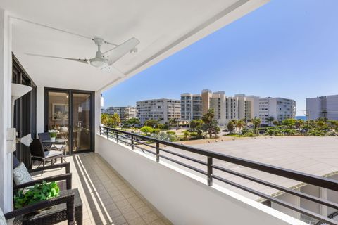 A home in South Palm Beach