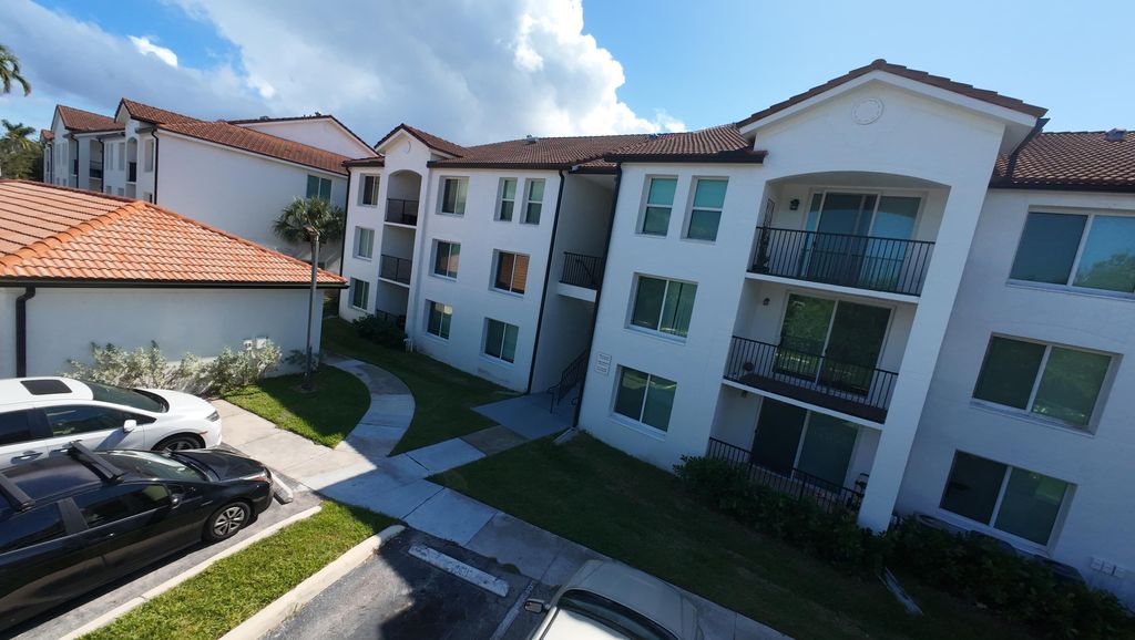 Photo of 401 Villa Circle, Boynton Beach, FL 33435 (MLS # R11166940)