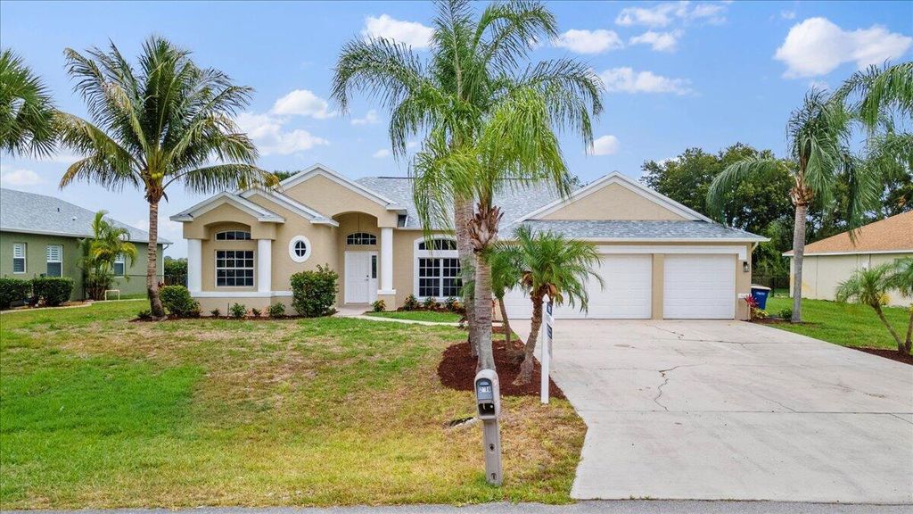 Photo of 2616 Serenity Circle, Fort Pierce, FL 34981 (MLS # R10988204)