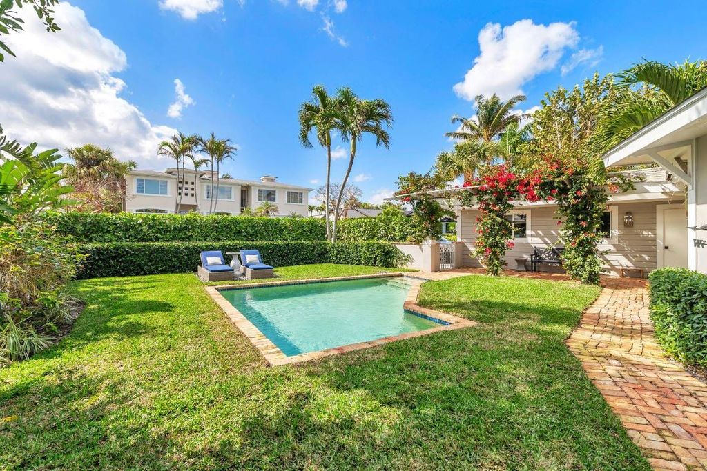 Photo of 178 Beacon Lane, Jupiter Inlet Colony, FL 33469 (MLS # R10997054)