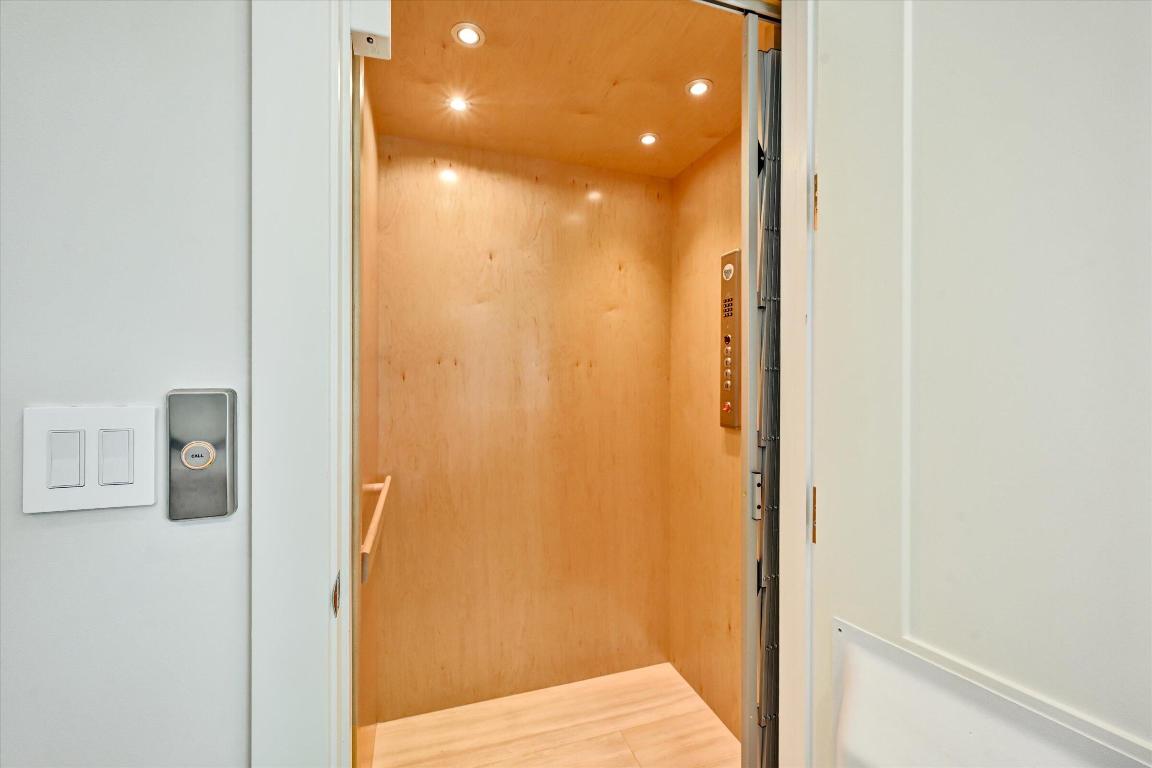 SPANISH RIVER TOWNHOMES - Residential