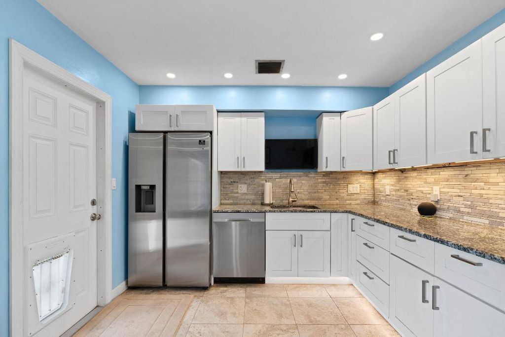 Photo of 315 SW 6th Court, Boynton Beach, FL 33426 (MLS # R11152204)