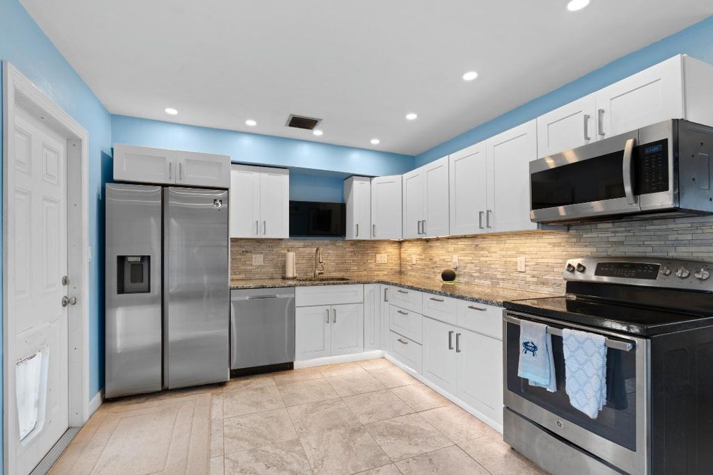 Photo of 315 SW 6th Court, Boynton Beach, FL 33426 (MLS # R11152204)