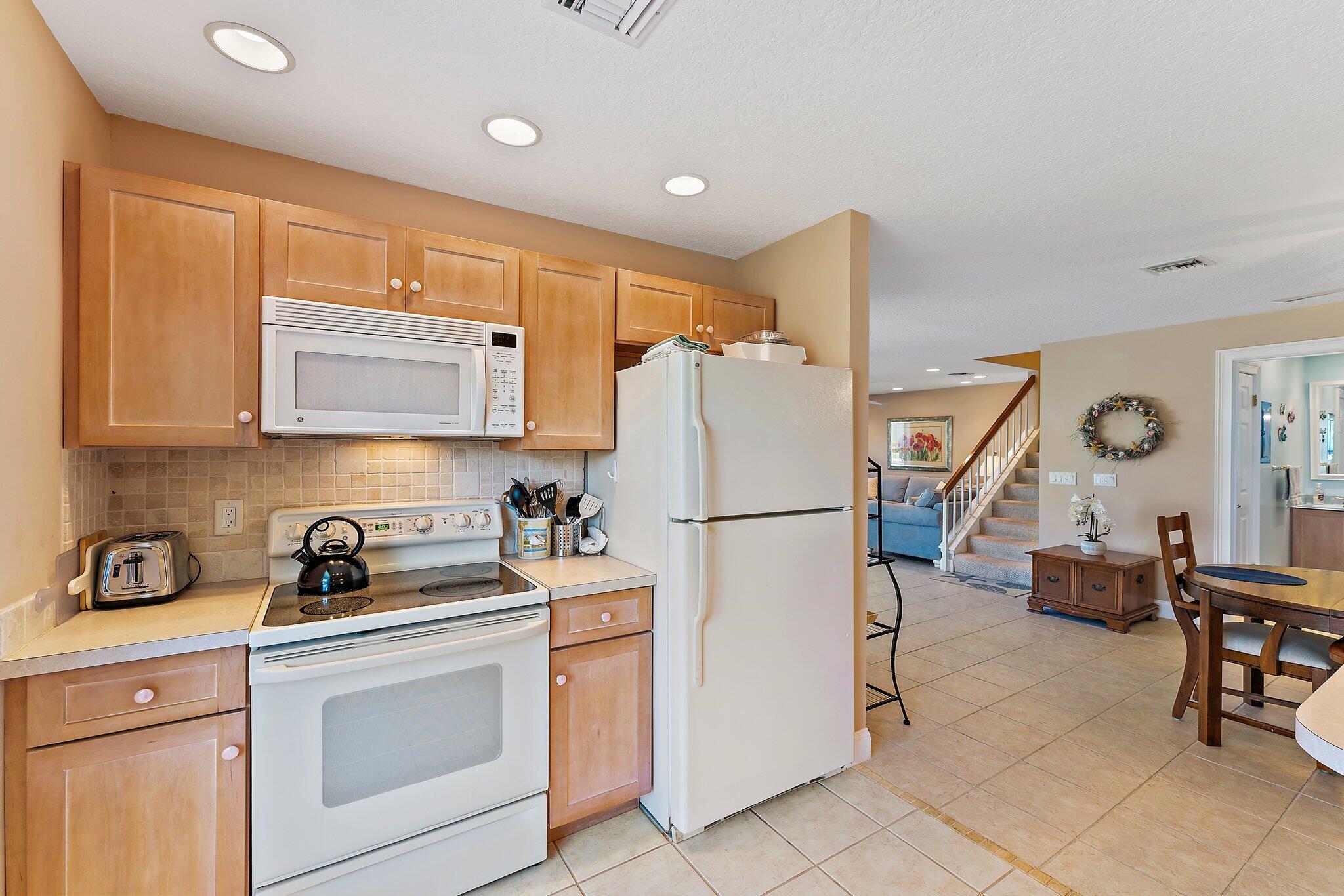 VILLAS ON THE GREEN CONDO - Residential