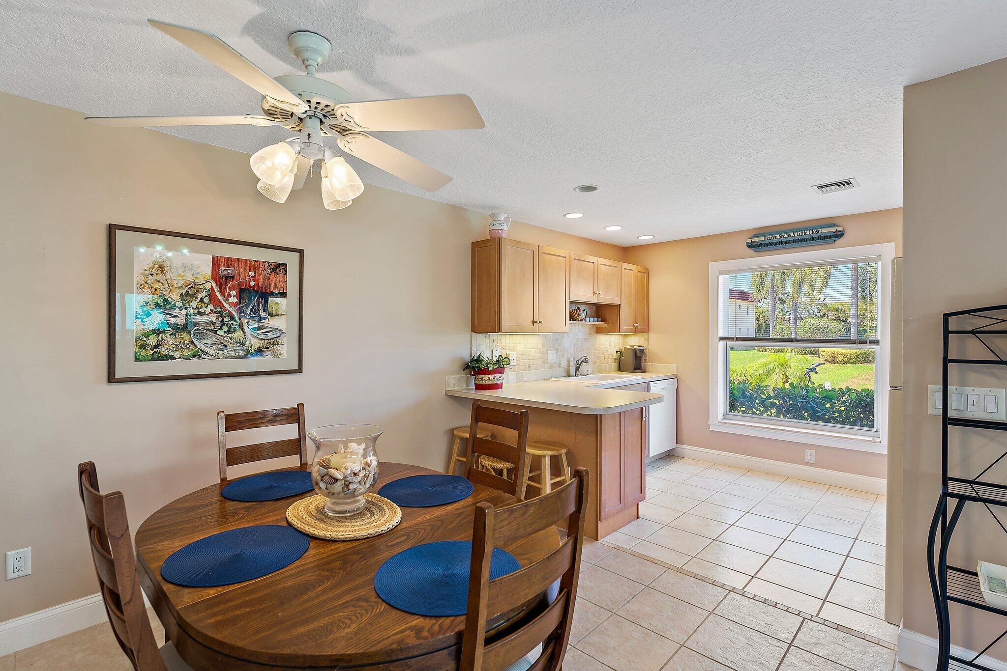 VILLAS ON THE GREEN CONDO - Residential