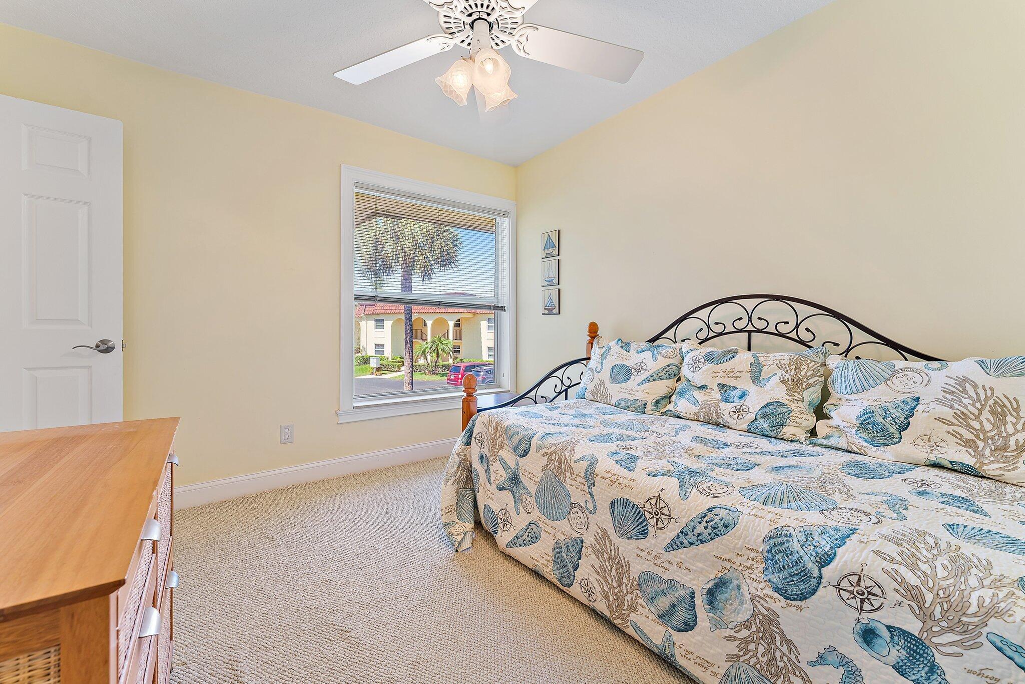 VILLAS ON THE GREEN CONDO - Residential
