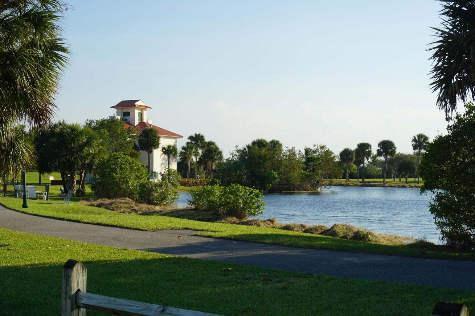 VILLAS ON THE GREEN CONDO - Residential
