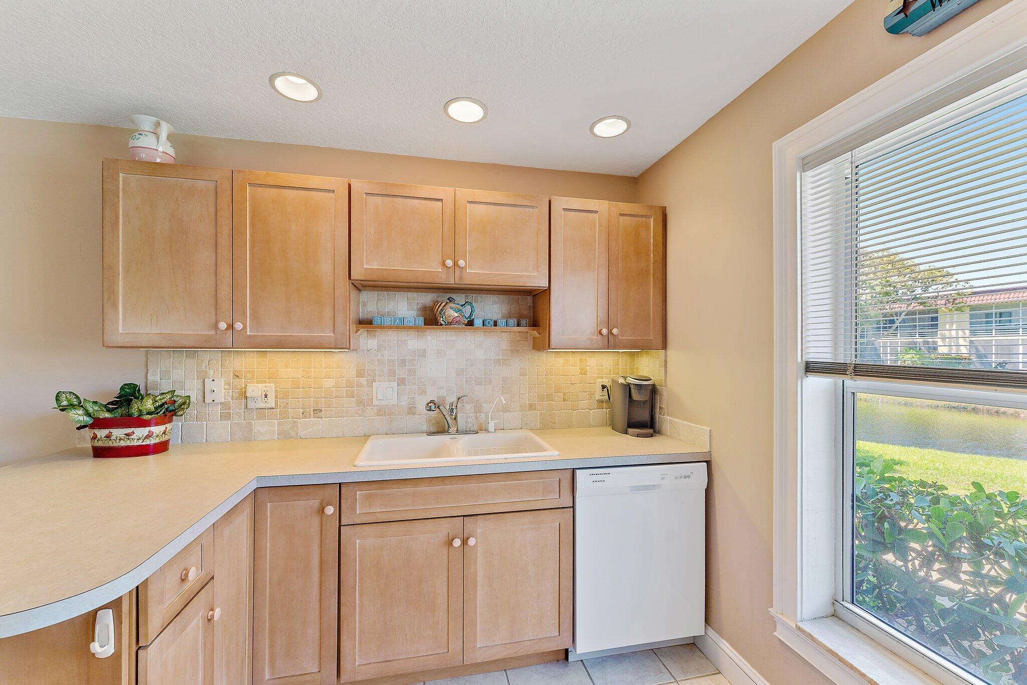 VILLAS ON THE GREEN CONDO - Residential
