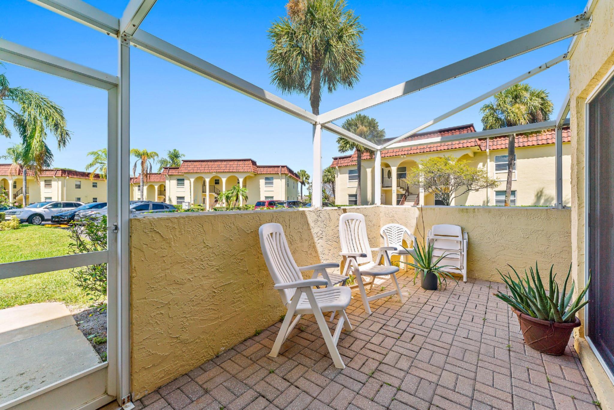 VILLAS ON THE GREEN CONDO - Residential
