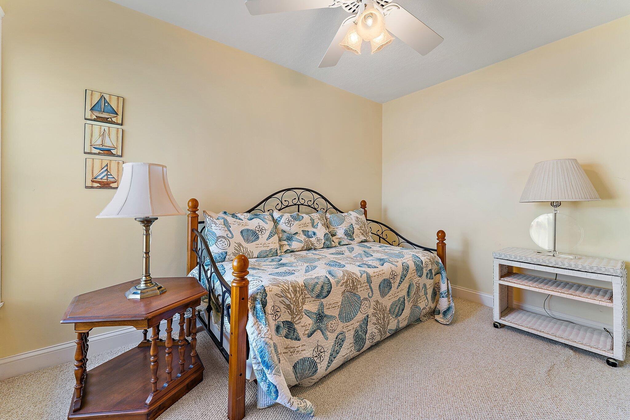 VILLAS ON THE GREEN CONDO - Residential