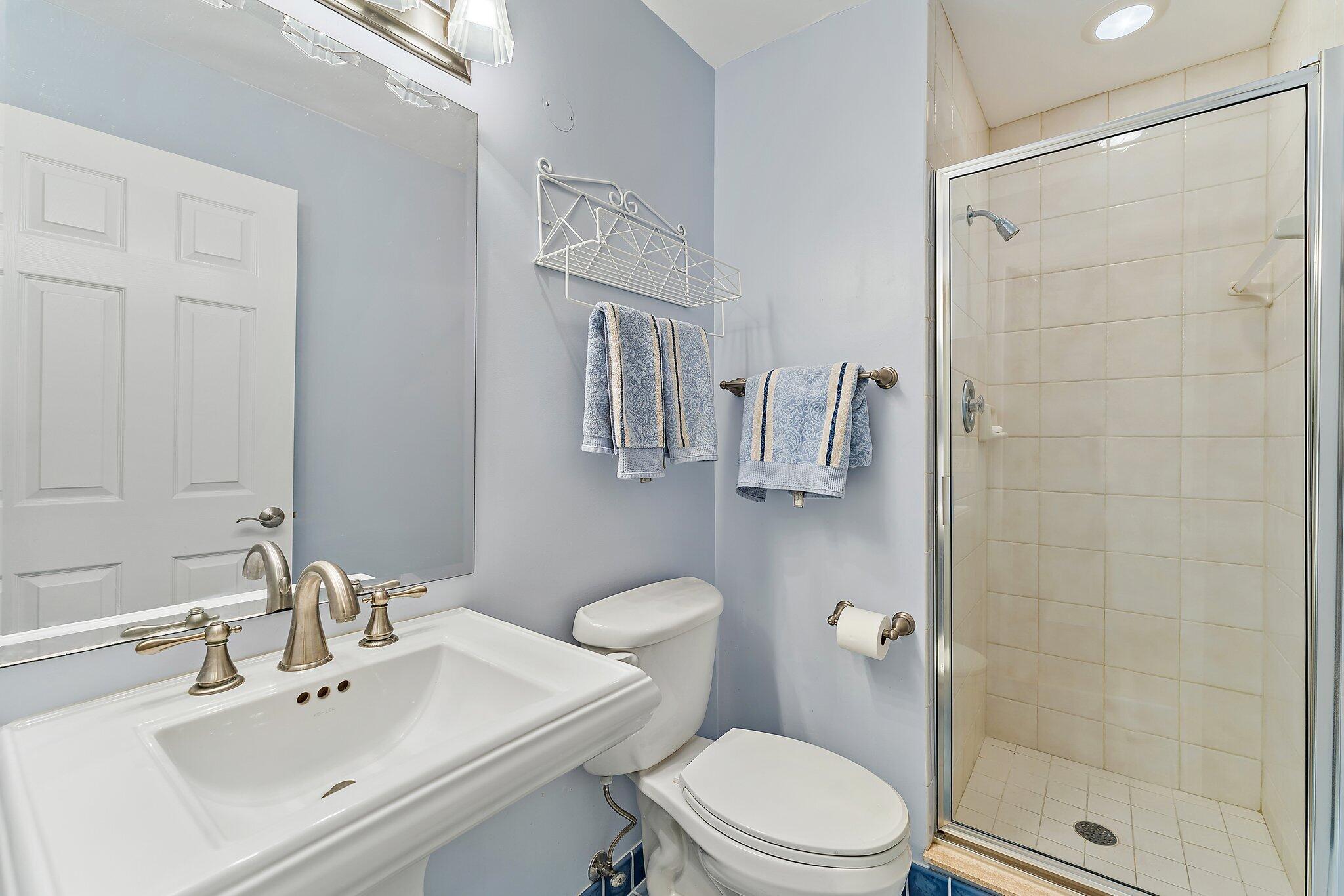 VILLAS ON THE GREEN CONDO - Residential