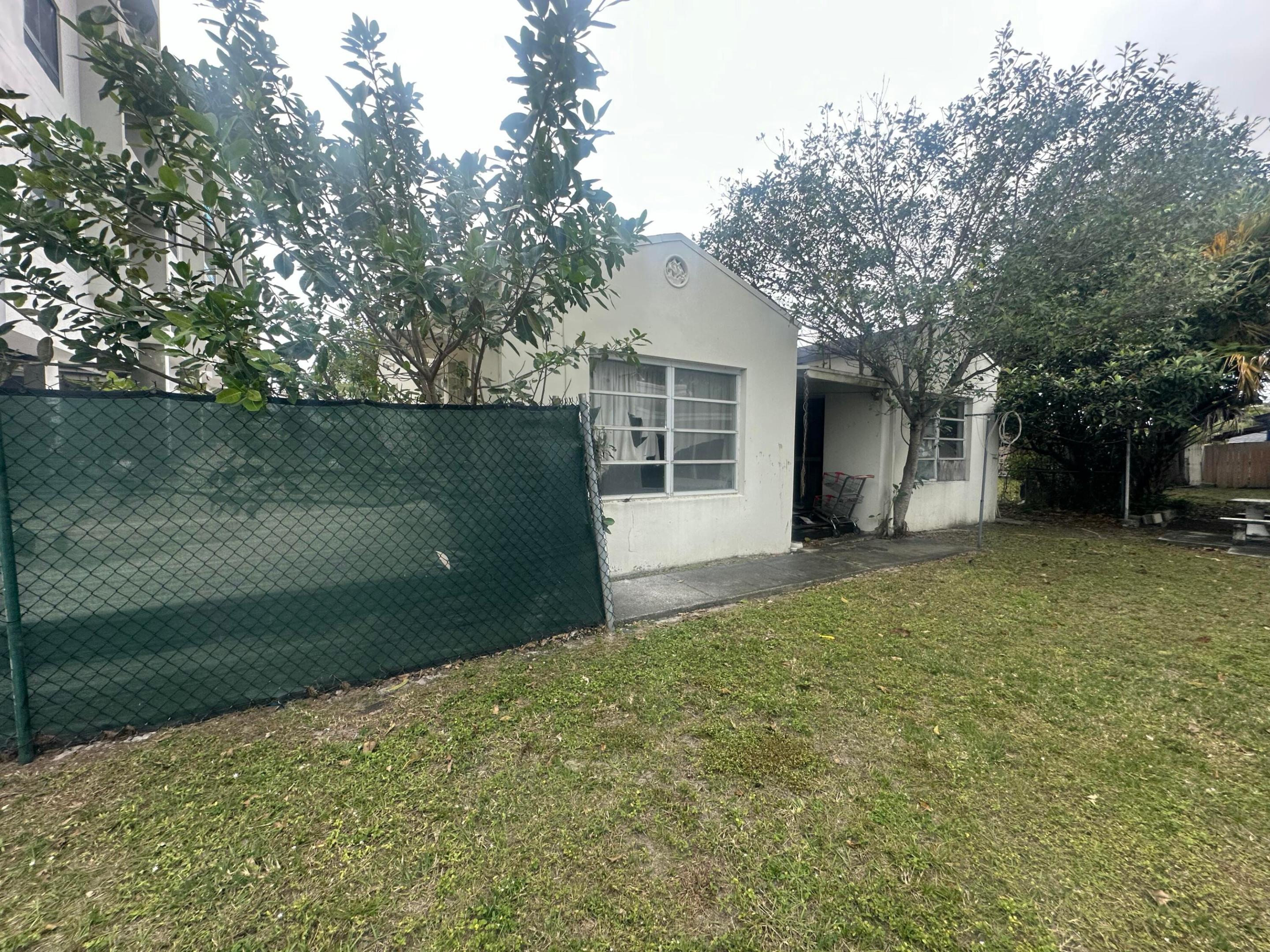 223 SE 4th Street 1-2