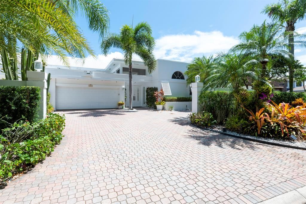Photo of 114 Waters Edge Drive, Jupiter, FL 33477 (MLS # R10724205)