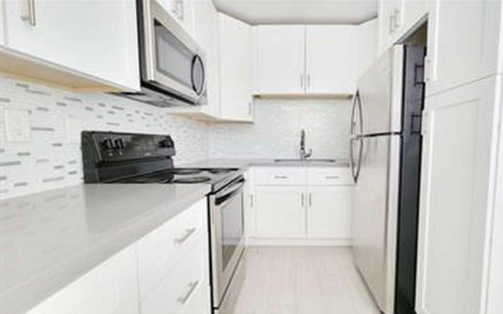 Photo of 930 N 14TH Court #15, Hollywood, FL 33020 (MLS # B26055259)