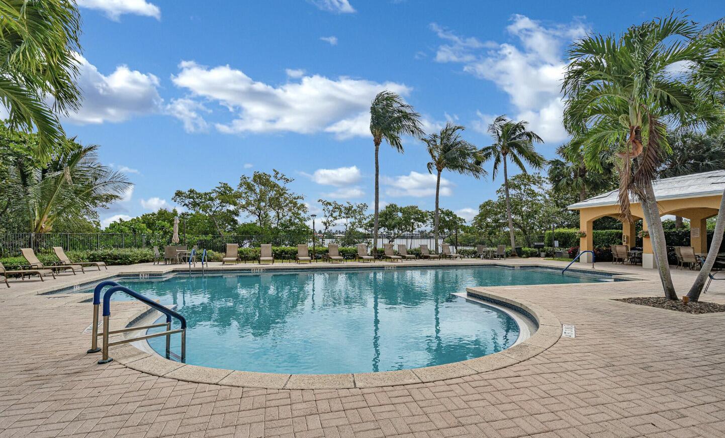View photos, virtual tours, details... 200 Scotia Drive 305