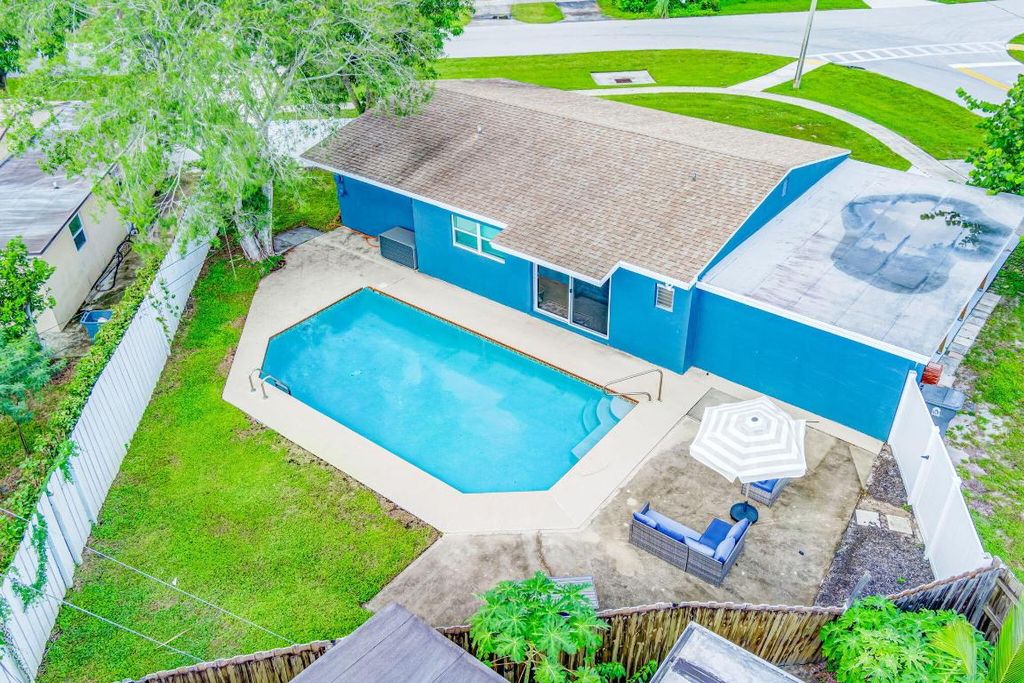 Photo of 9518 Keating Drive, Palm Beach Gardens, FL 33410 (MLS # R11157806)