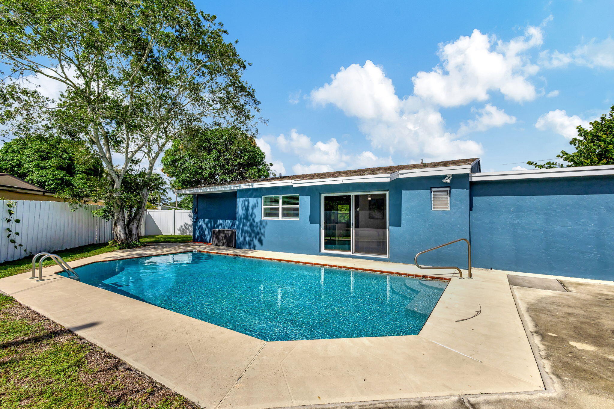PALM BEACH SQUARE UNIT 2 - Residential