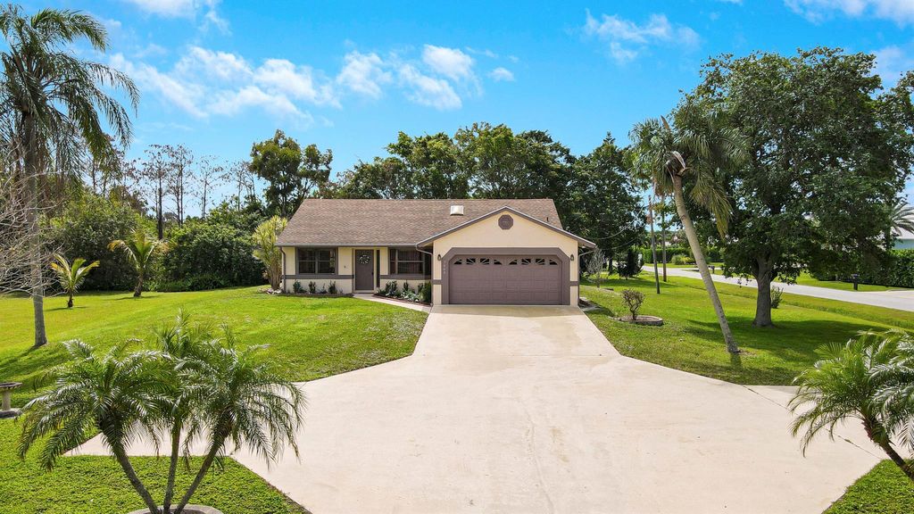 Photo of 7662 165th Street N, Palm Beach Gardens, FL 33418 (MLS # R10968471)