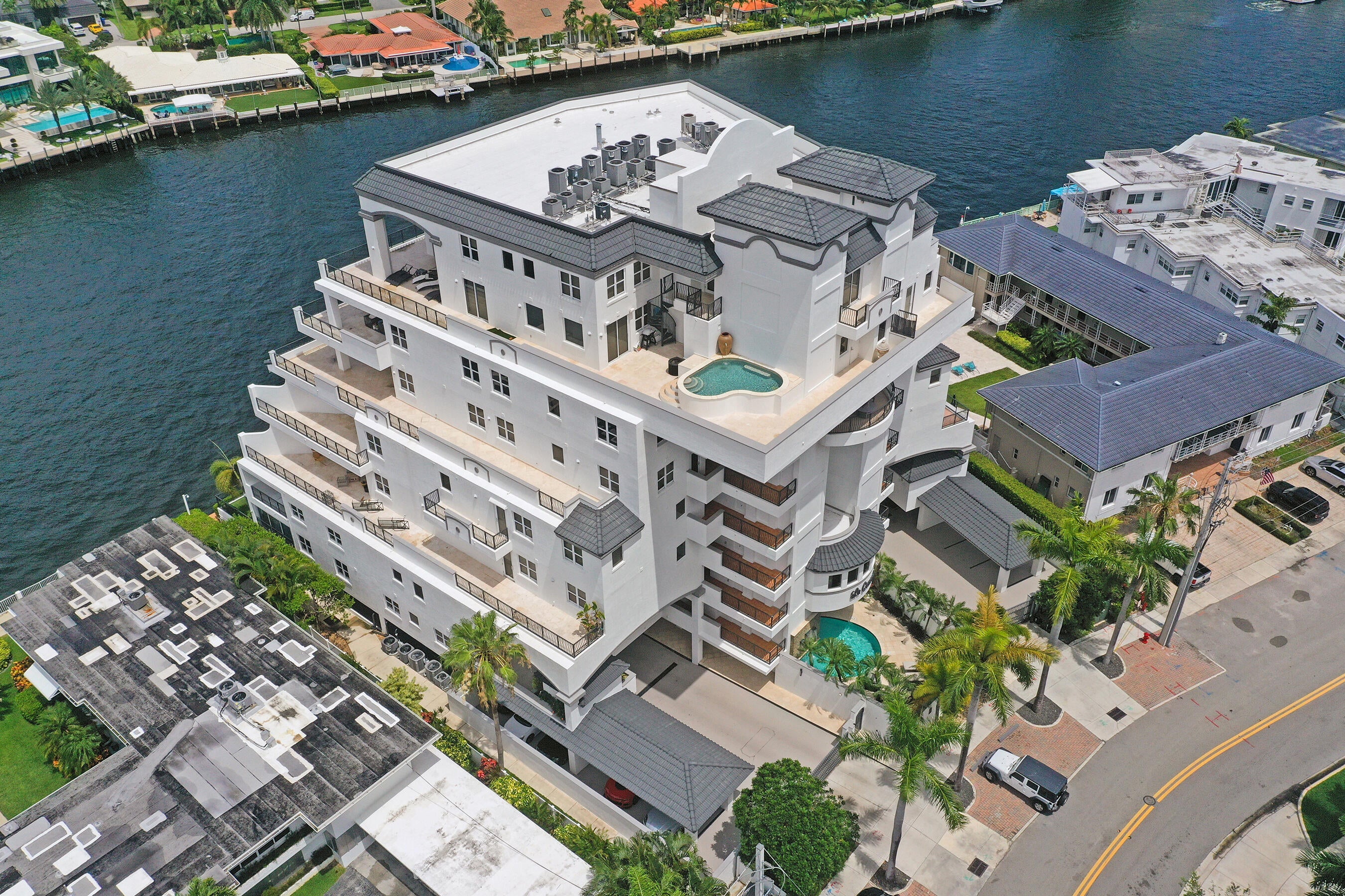 615 Bayshore Drive 402
