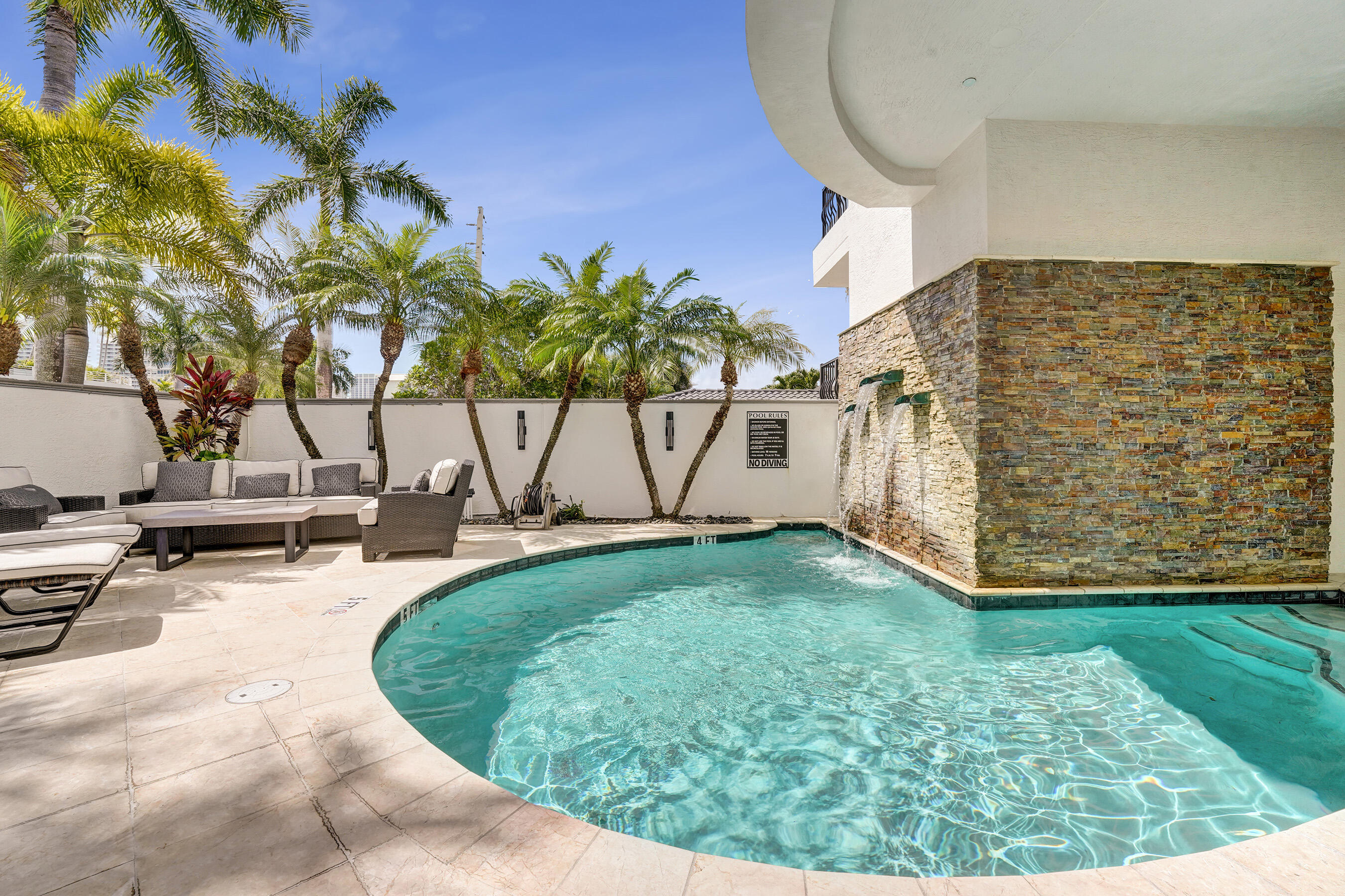 615 Bayshore Drive 402