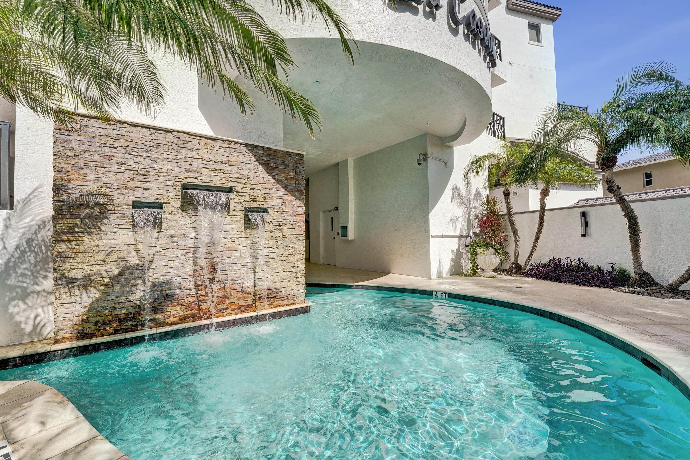 LA CASCADE CONDO - Residential
