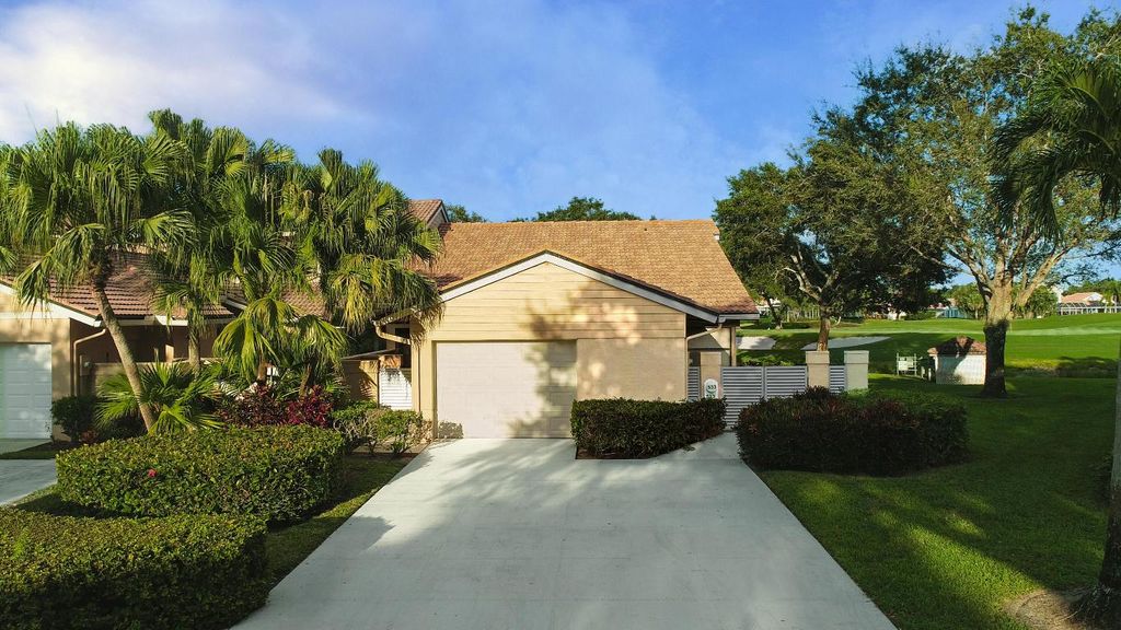Photo of 533 Prestwick Circle, Palm Beach Gardens, FL 33418 (MLS # R11111688)