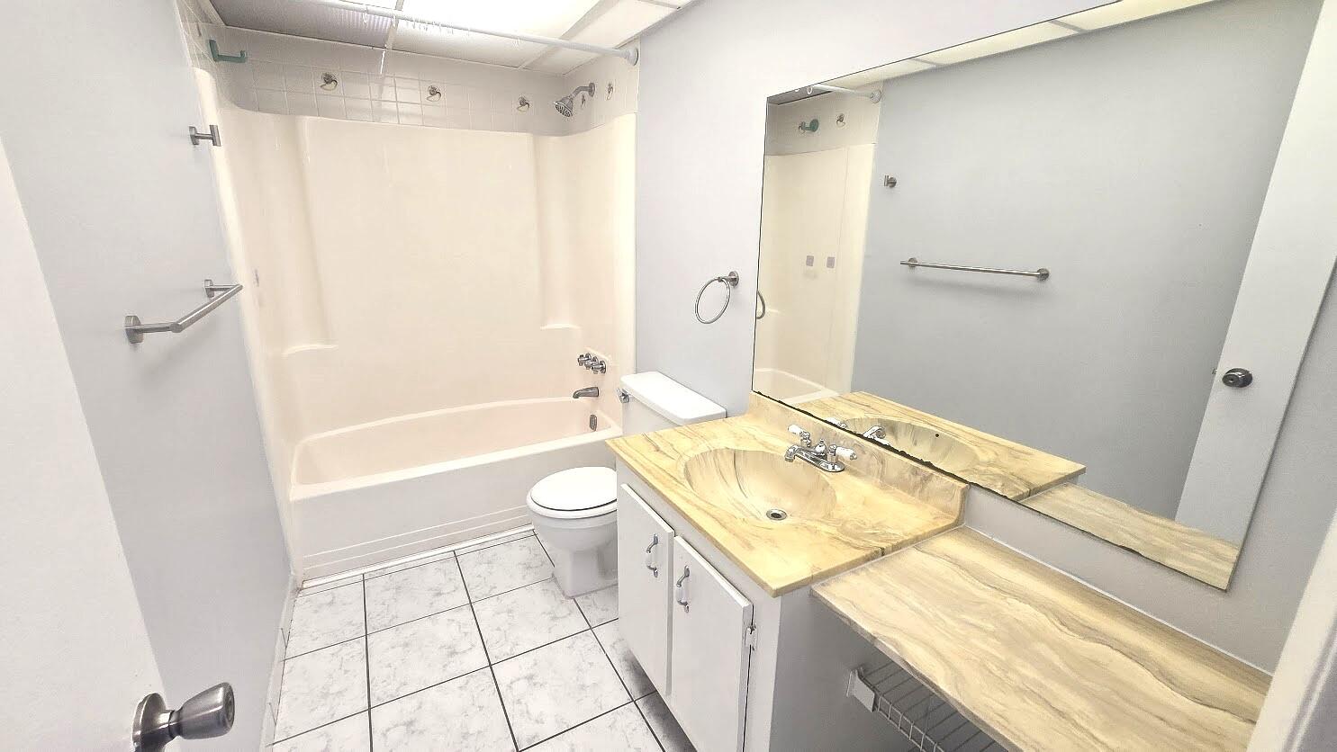 BROOKFIELD SQUARE CONDO - Residential Lease