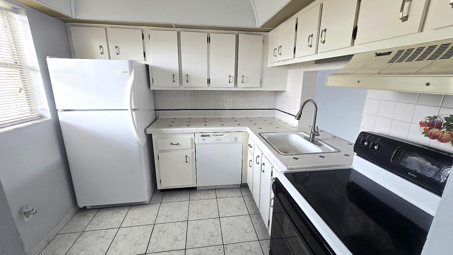 BROOKFIELD SQUARE CONDO - Residential Lease