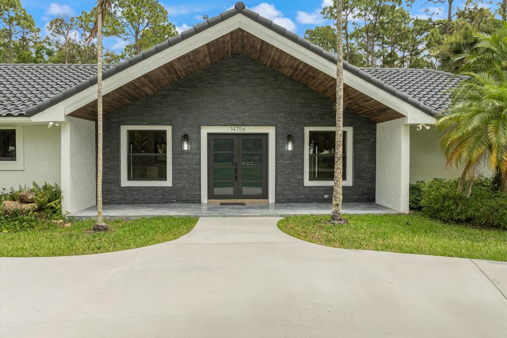 Photo of 14756 Stirrup Lane, Wellington, FL 33414 (MLS # B26020722)