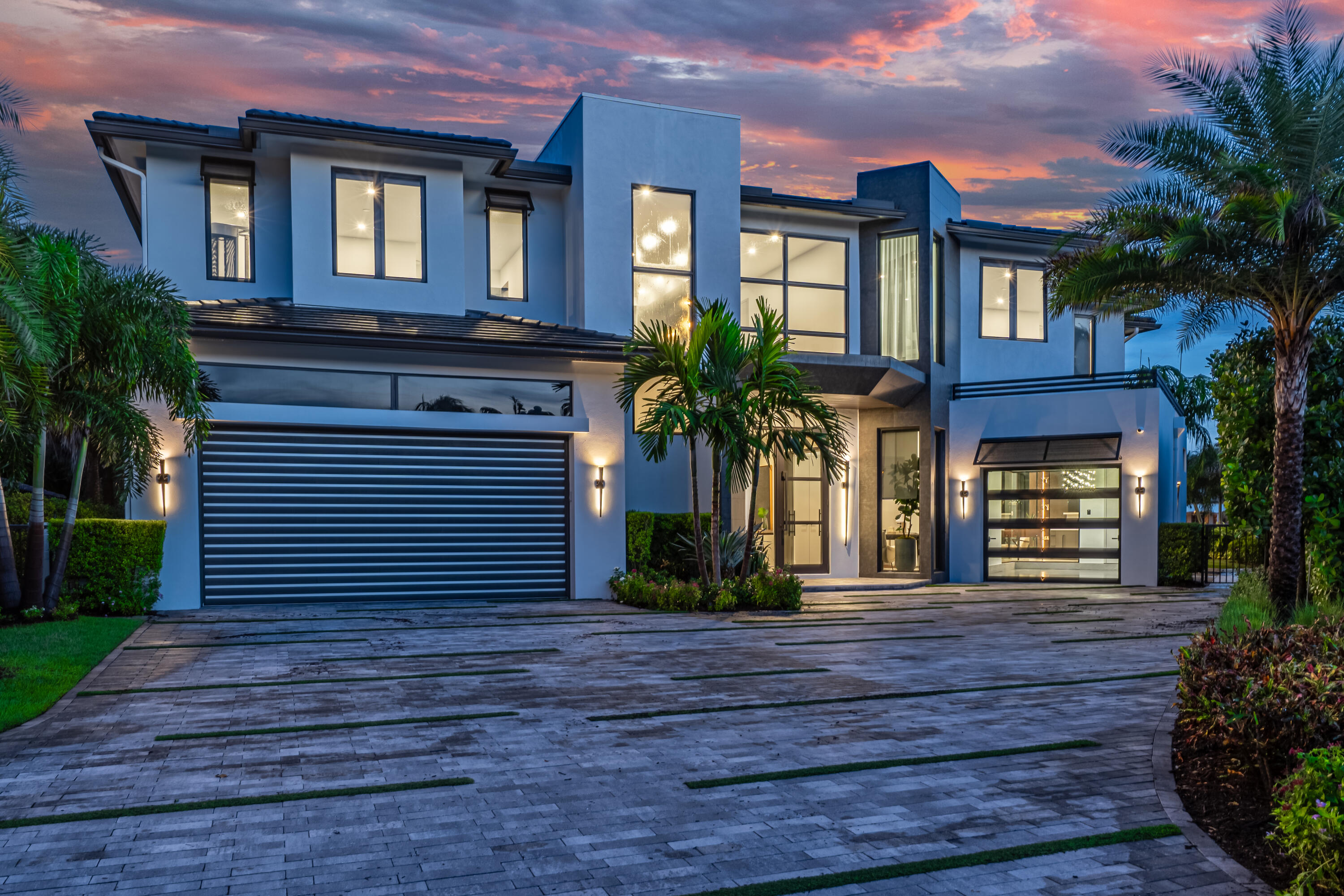 New Construction on the Fairway in Royal Palm Yacht & Country Club with 5 bedrooms, 6 baths, club room, open spacious kitchen to family room, oversized lot with spectacular and lake and golf course views from every major room.This exclusive community is situated just South of downtown Boca Raton's beautiful Mizner Park, with world class shopping and dining.