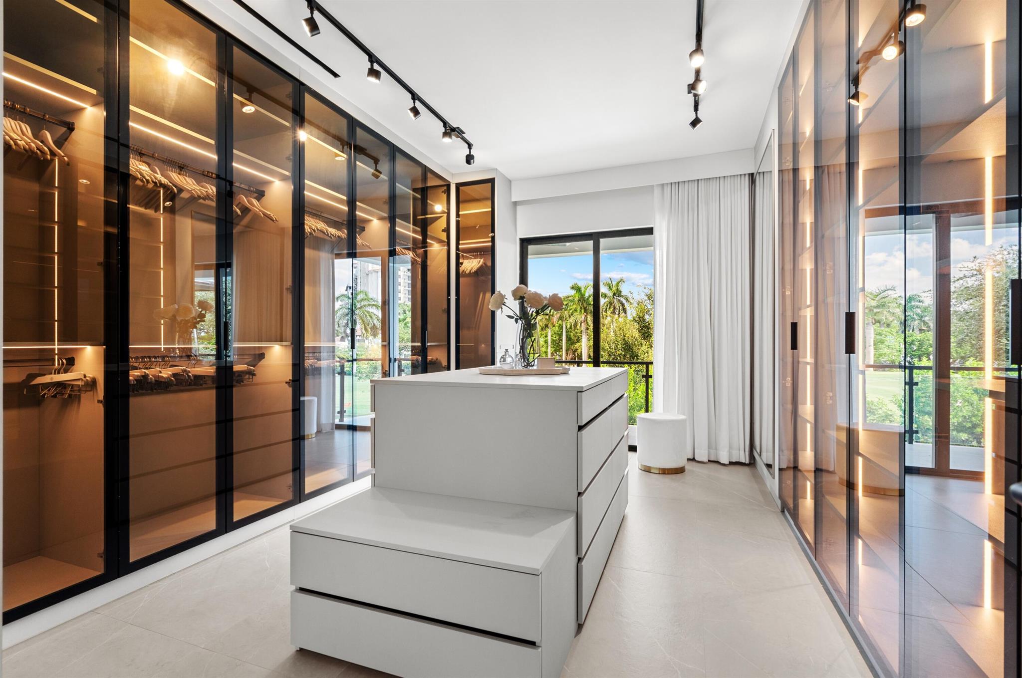 ROYAL PALM YACHT & COUNTR - Residential