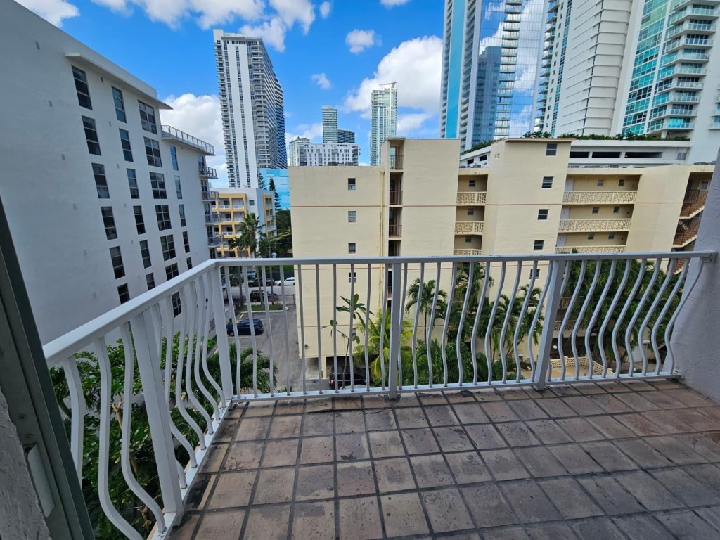 677 NE 24th Street 601