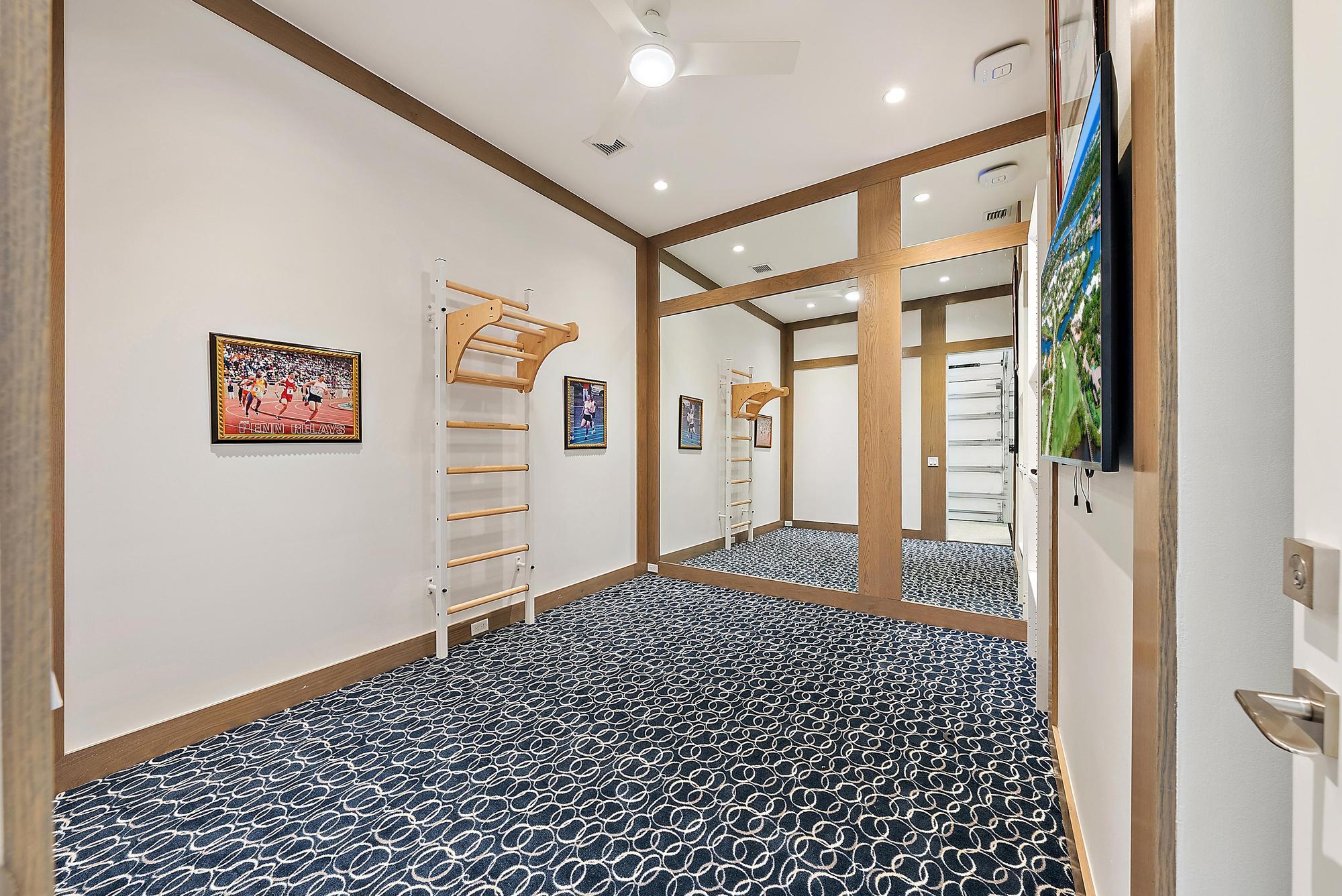 ADMIRALS COVE - Residential