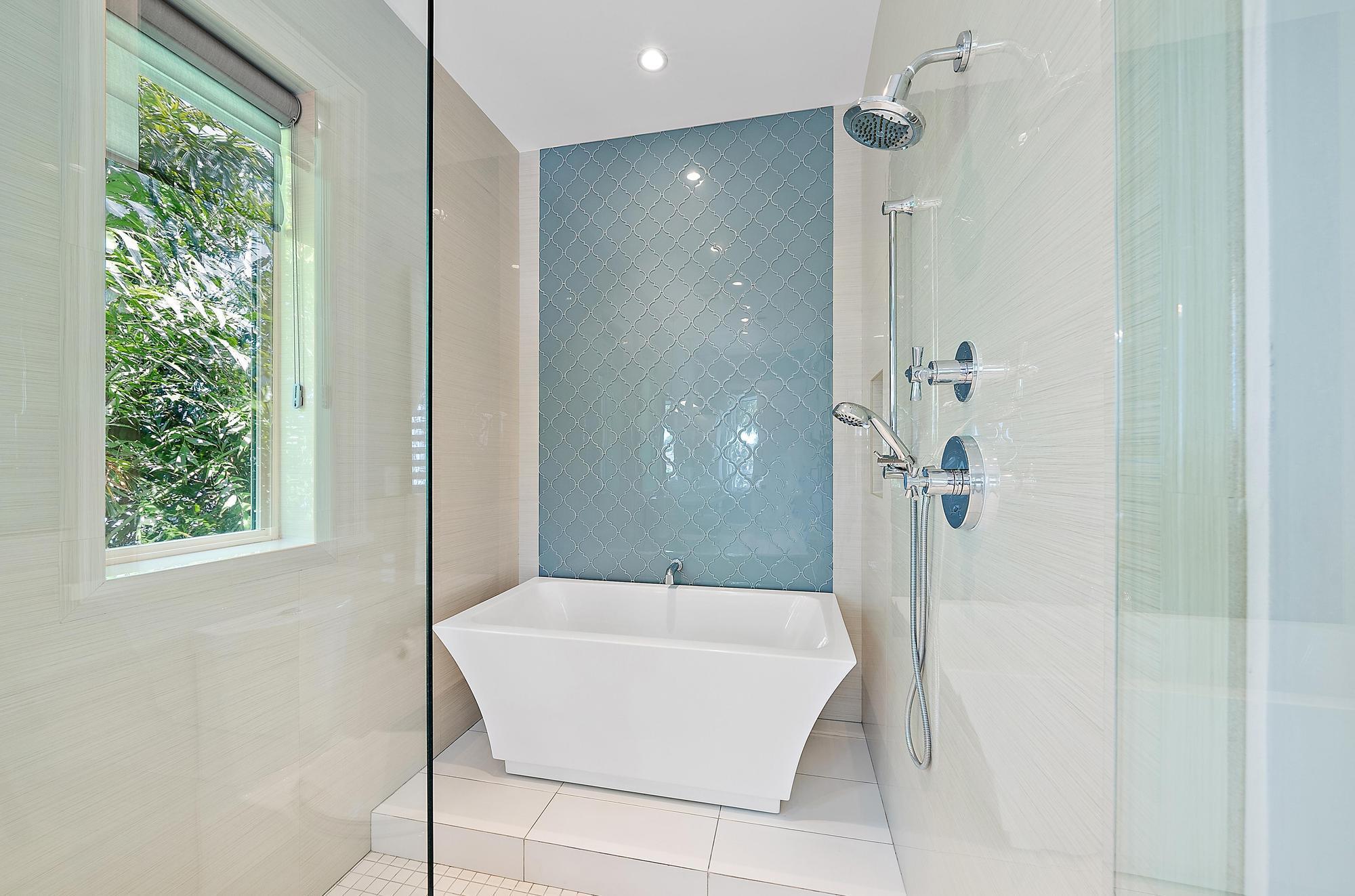 ADMIRALS COVE - Residential