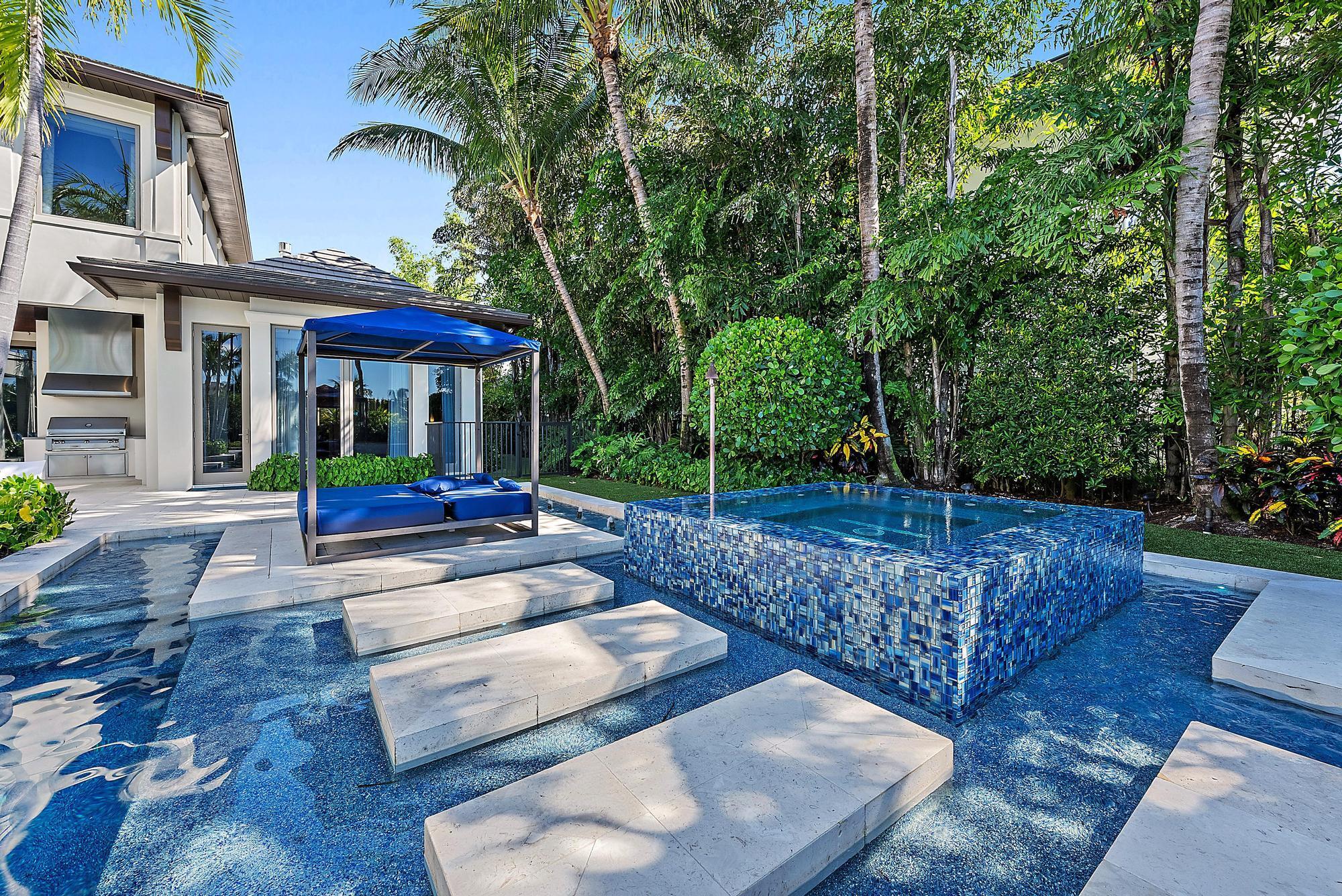 ADMIRALS COVE - Residential